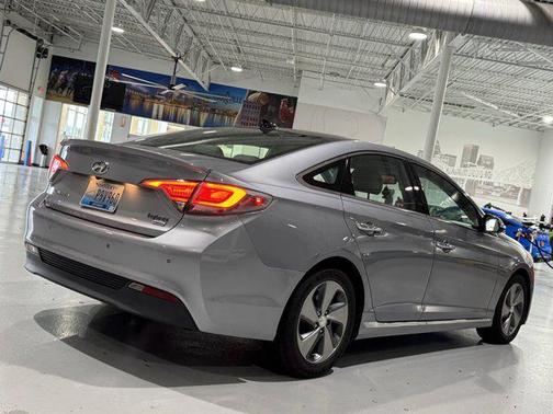 2016 Hyundai SONATA Hybrid Limited