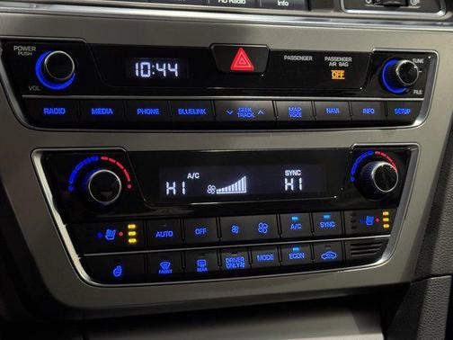 2016 Hyundai SONATA Hybrid Limited