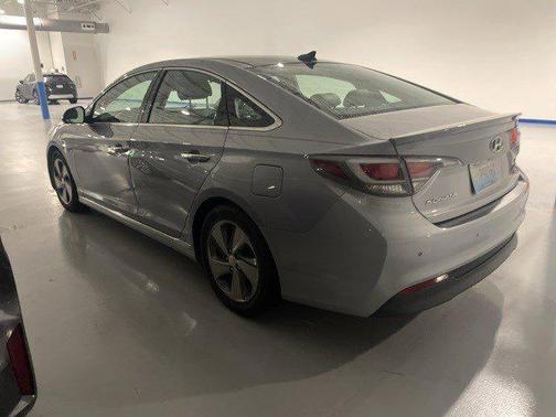 2016 Hyundai SONATA Hybrid Limited