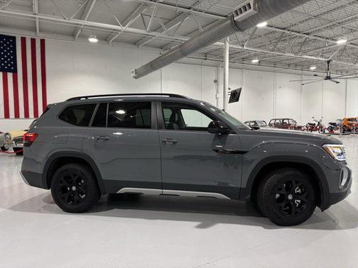 2025 Volkswagen Atlas 2.0T Peak Edition