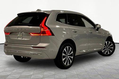 Silver Dawn Metallic 2023 Volvo XC60 B5 Plus Bright Theme