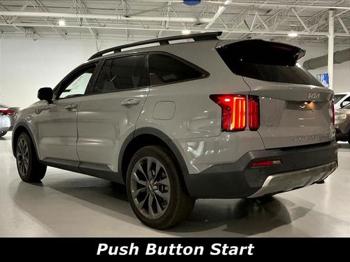 Wolf Gray 2022 Kia Sorento SX