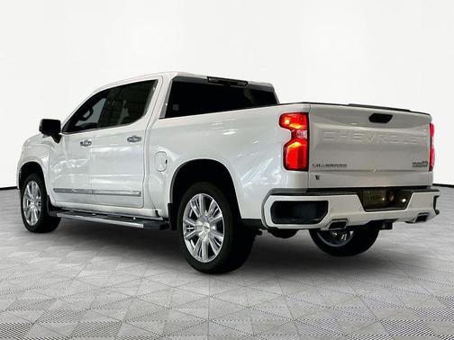 Iridescent Pearl Tricoat 2023 Chevrolet Silverado 1500 High Country
