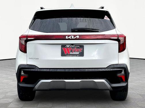 Snow White Pearl 2024 Kia Seltos EX