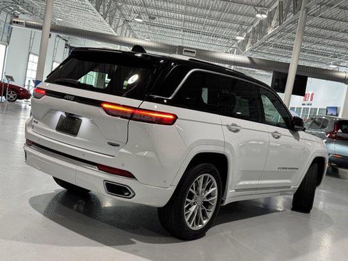 2023 Jeep Grand Cherokee Summit