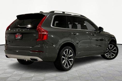 2018 Volvo XC90 T6 Momentum