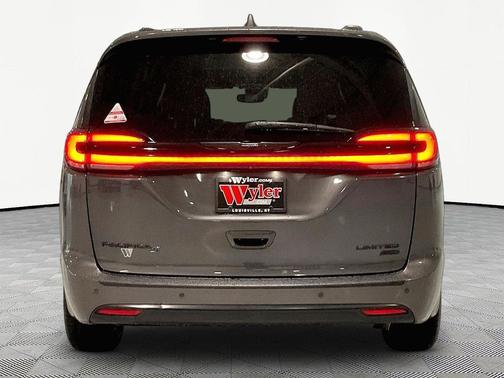 Granite Crystal Metallic Clearcoat 2022 Chrysler Pacifica Limited