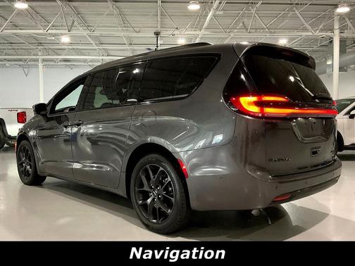 Granite Crystal Metallic Clearcoat 2022 Chrysler Pacifica Limited