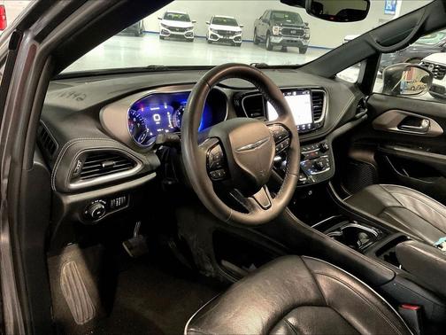 Granite Crystal Metallic Clearcoat 2022 Chrysler Pacifica Limited