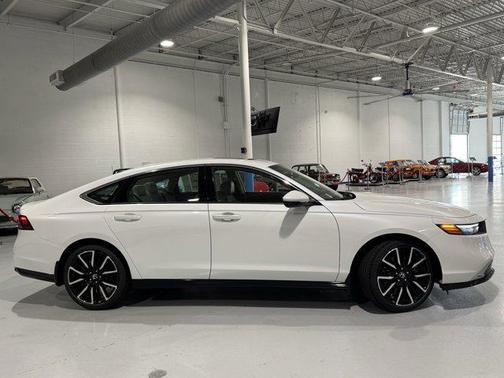 2025 Honda Accord Hybrid Touring