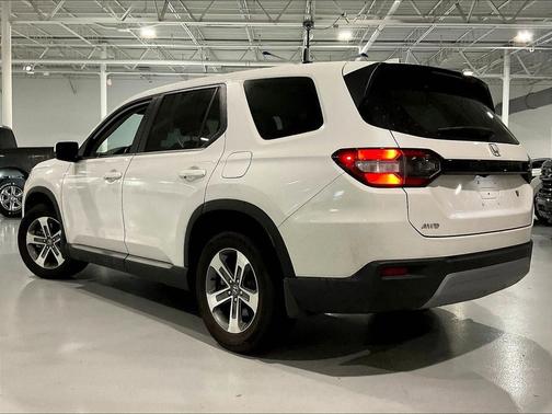Platinum White Pearl 2024 Honda Pilot EX-L