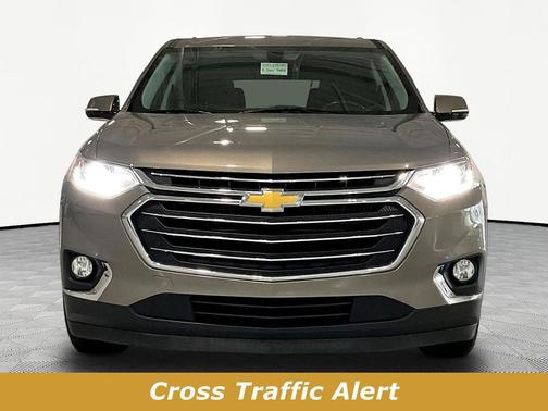 Pepperdust Metallic 2019 Chevrolet Traverse LT Cloth