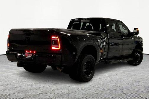 Diamond Black Crystal Pearlcoat 2024 RAM 3500 Laramie Crew Cab 4x4 8' Box