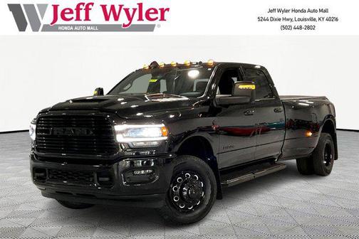 Diamond Black Crystal Pearlcoat 2024 RAM 3500 Laramie Crew Cab 4x4 8' Box