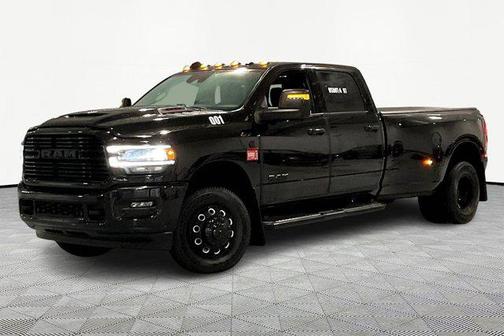 Diamond Black Crystal Pearlcoat 2024 RAM 3500 Laramie Crew Cab 4x4 8' Box