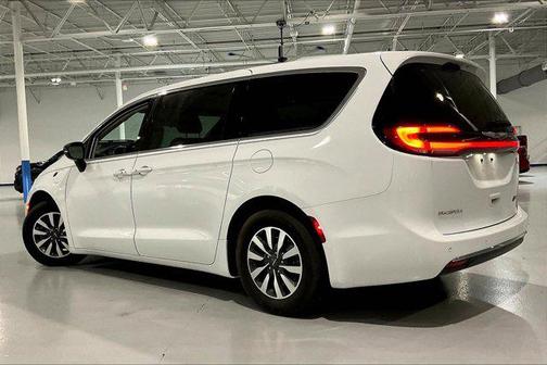 Bright White Clearcoat 2024 Chrysler Pacifica Hybrid Select
