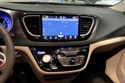 Bright White Clearcoat 2024 Chrysler Pacifica Hybrid Select