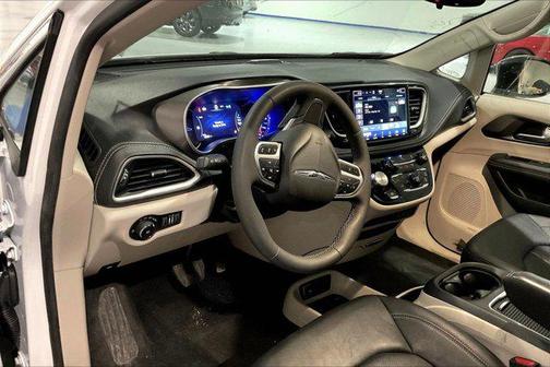 Bright White Clearcoat 2024 Chrysler Pacifica Hybrid Select