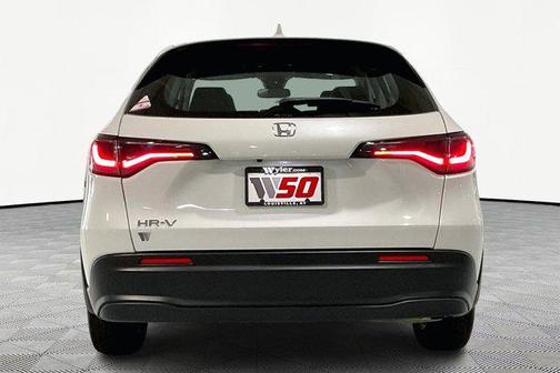 Platinum White Pearl 2024 Honda HR-V LX