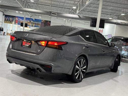 2020 Nissan Altima SR FWD