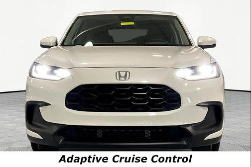 Platinum White Pearl 2026 Honda HR-V LX