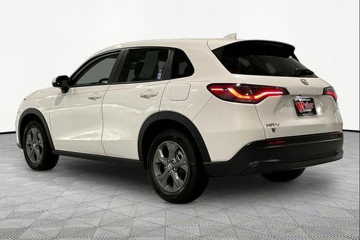 Platinum White Pearl 2026 Honda HR-V LX