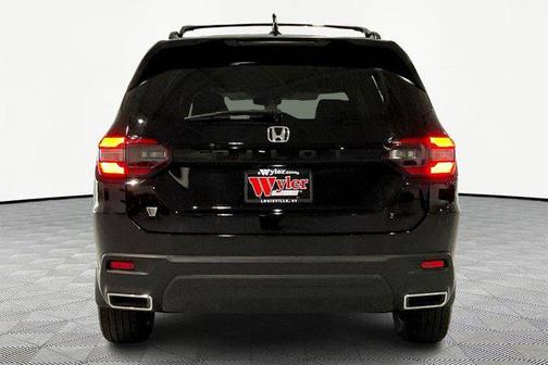 Crystal Black Pearl 2025 Honda Pilot Sport