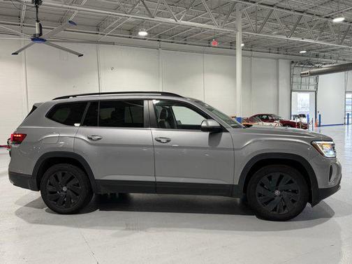 2024 Volkswagen Atlas 2.0T SE w/Technology 4MOTION