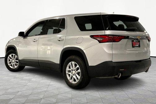 Silver Ice Metallic 2022 Chevrolet Traverse LS