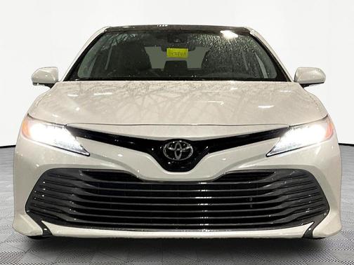 Wind Chill Pearl 2020 Toyota Camry XLE