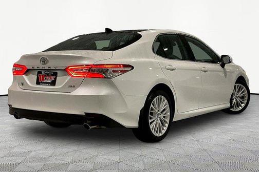 Wind Chill Pearl 2020 Toyota Camry XLE