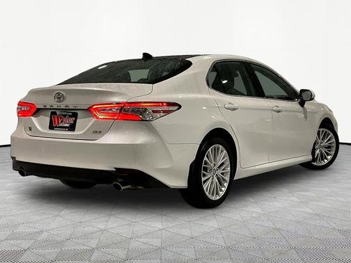 Wind Chill Pearl 2020 Toyota Camry XLE