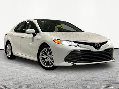 Wind Chill Pearl 2020 Toyota Camry XLE