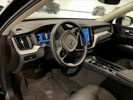 Onyx Black Metallic 2025 Volvo XC60 B5 Plus