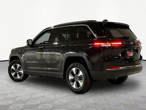 Diamond Black Crystal Pearlcoat 2022 Jeep Grand Cherokee 4xe Base