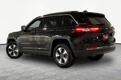 Diamond Black Crystal Pearlcoat 2022 Jeep Grand Cherokee 4xe Base