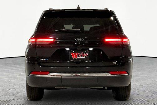 Diamond Black Crystal Pearlcoat 2022 Jeep Grand Cherokee 4xe Base