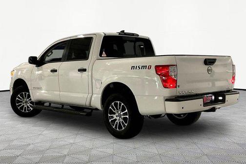 Glacier White 2024 Nissan Titan SV