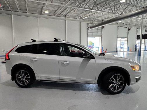 2018 Volvo V60 Cross Country T5