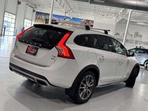 2018 Volvo V60 Cross Country T5