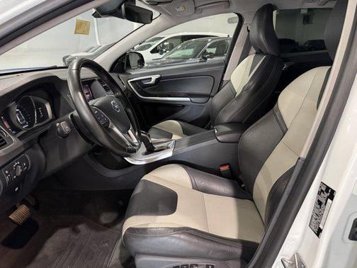 2018 Volvo V60 Cross Country T5