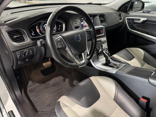 2018 Volvo V60 Cross Country T5
