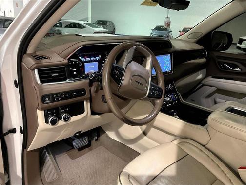 White Frost Tricoat 2021 GMC Yukon Denali