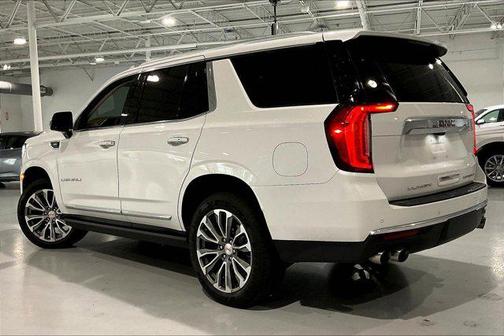 White Frost Tricoat 2021 GMC Yukon Denali
