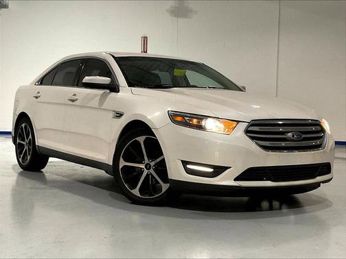 White Platinum 2016 Ford Taurus SEL