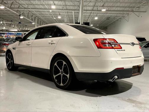 White Platinum 2016 Ford Taurus SEL