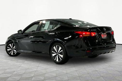 Super Black 2021 Nissan Altima 2.5 SV