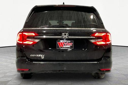 Crystal Black Pearl 2024 Honda Odyssey EX-L
