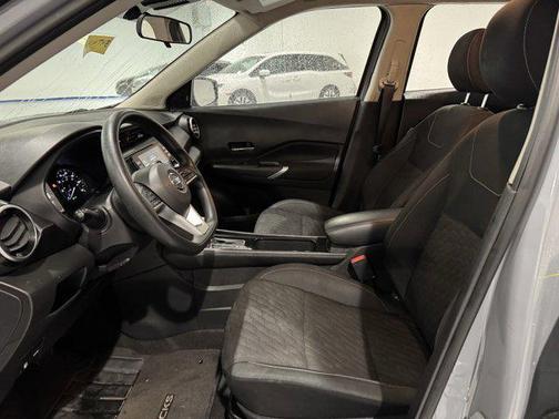 2022 Nissan Kicks SV