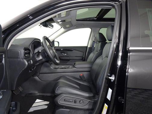 2025 Honda Pilot Touring 8-Passenger